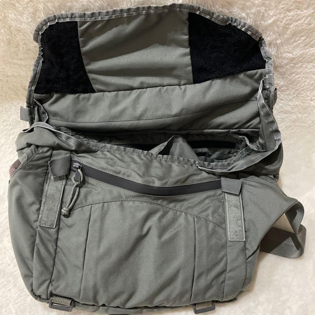 MYSTERY RANCH Invader Messenger Bag Rare Discontinued Shoulder Body Bag Used
