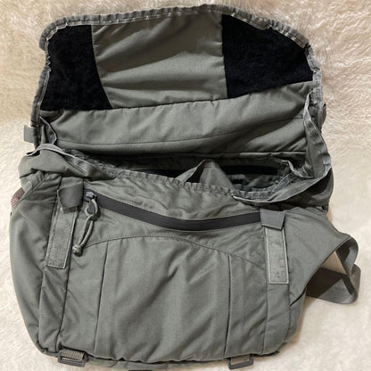 MYSTERY RANCH Invader Messenger Bag Rare Discontinued Shoulder Body Bag Used