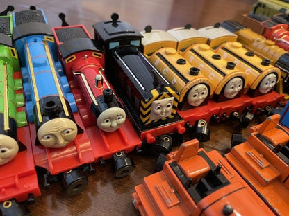 Thomas & Friends Die-Cast Train Set 24-Pack with Collectible Engines Collection