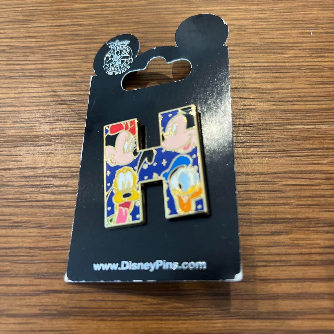 Disney Pin Badges Set Of 8