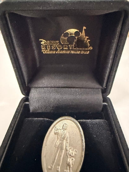Spirit Award Pin Tokyo Disney Resort Cast Member Rare Used From Japan