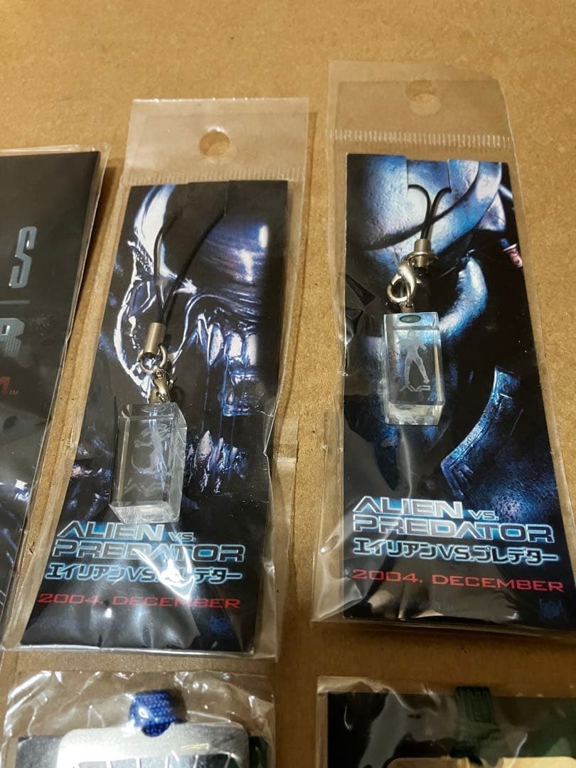 Rare not for sale Alien vs Predator goods set pendant etc. AVP2