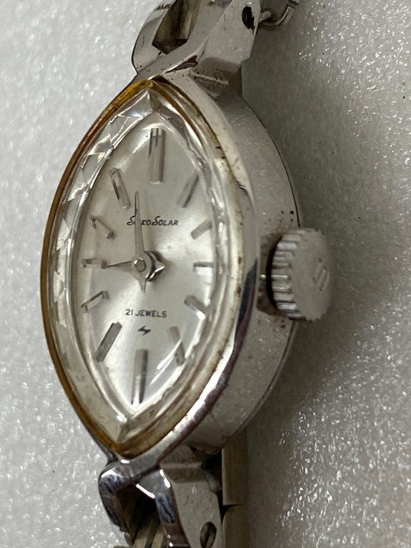 SEIKO 21 Jewels Hand-Wound Ladies Watch - Working Condition
