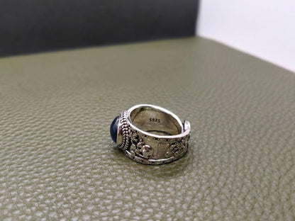 Antique-style blue cat's eye ring, silver, engraved.