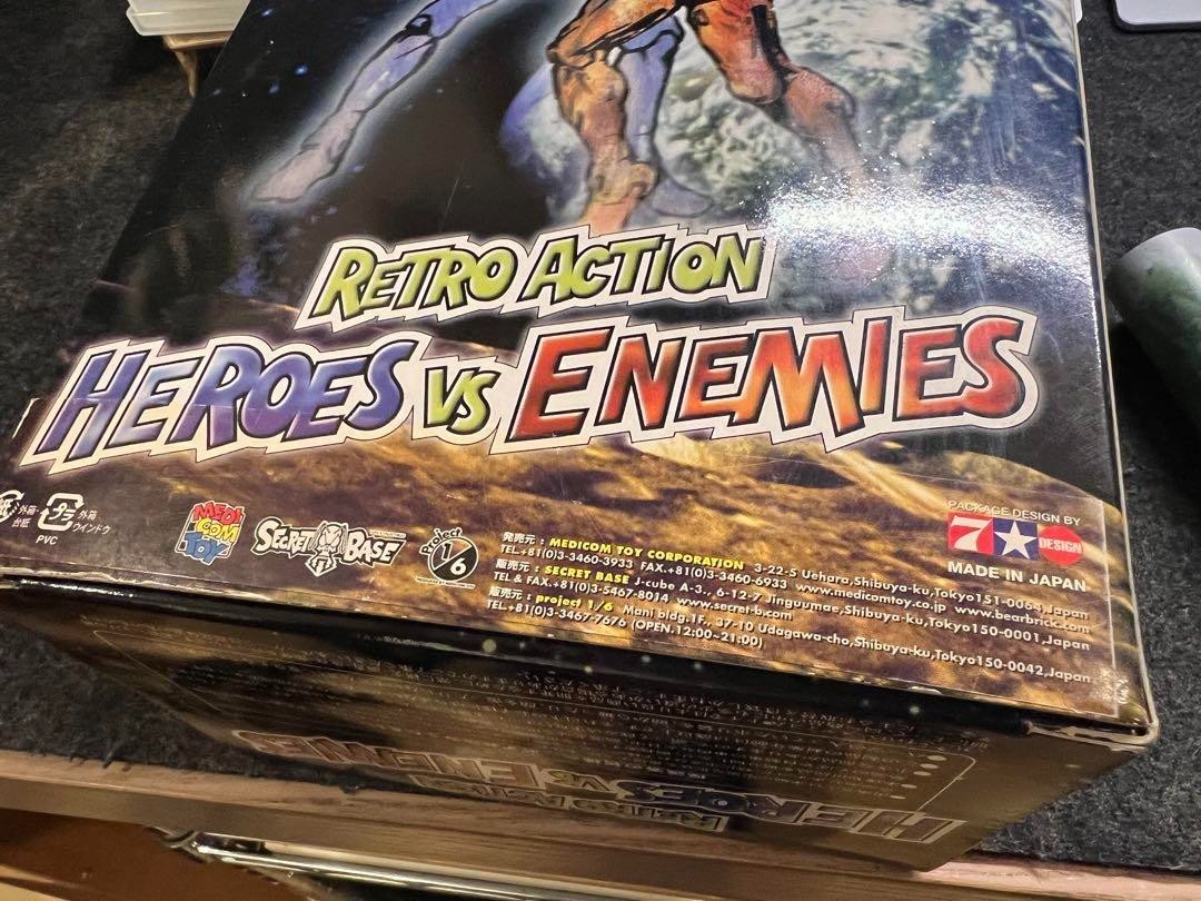 Retro Action Heroes vs Enemies: Monster Bee Man Limited Edition
