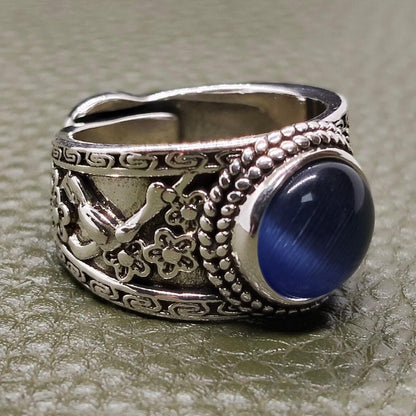 Antique-style blue cat's eye ring, silver, engraved.