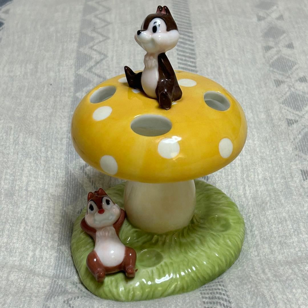 Disney Chip and Dale Mushroom Toothbrush Pen Stand Ceramic Collectible