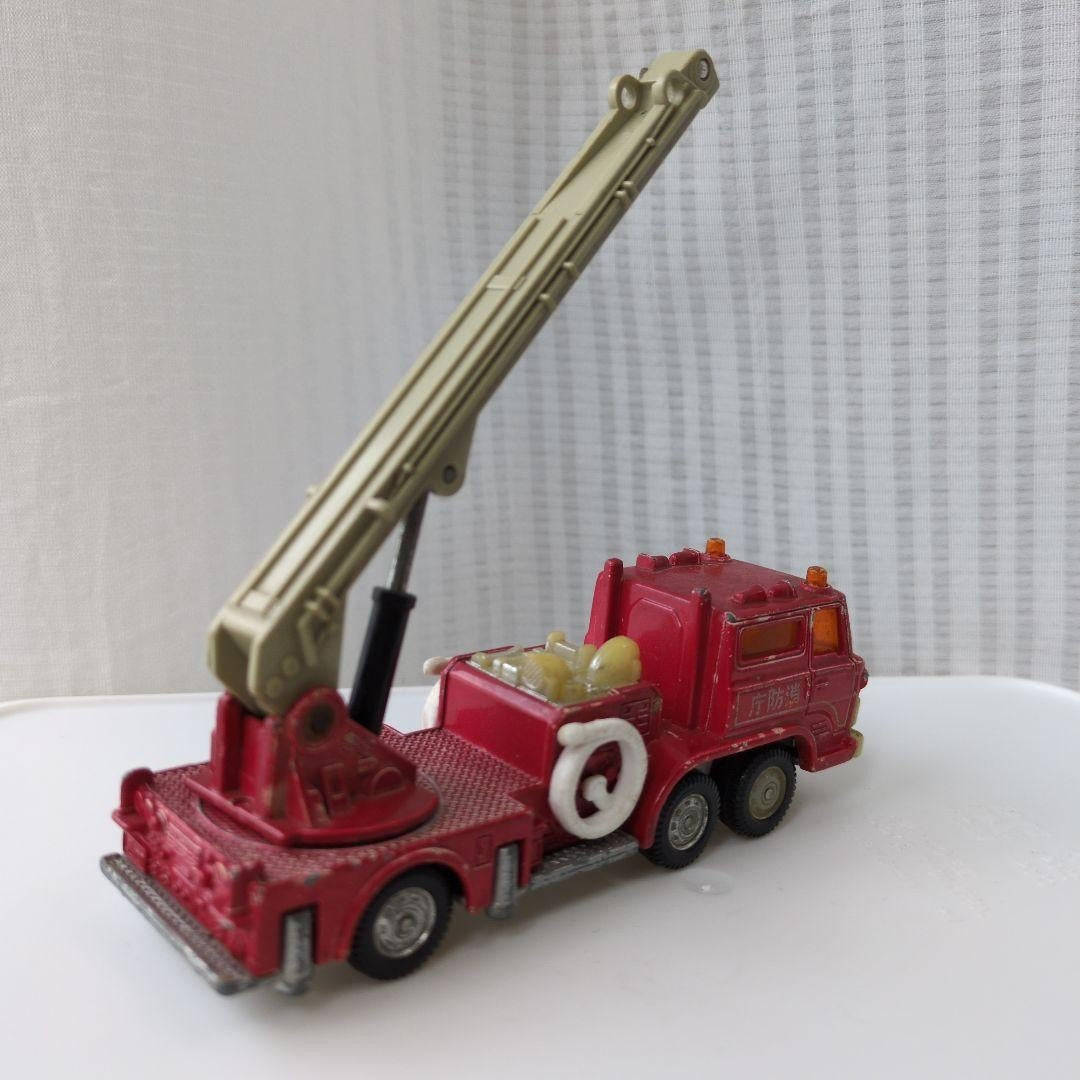 Rare Tomica Dandy Hino Snorkel Fire Truck 1/82 Scale Made in Japan