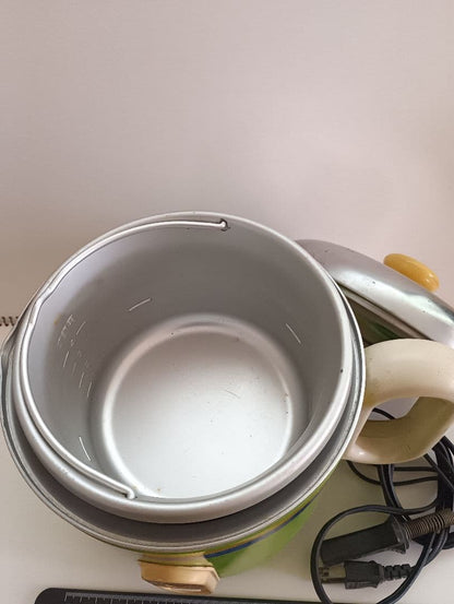 Showa-era home appliance, retro electric rice cooker, Toshiba.
