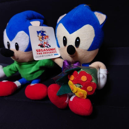 Extremely rare Sonic SEGA plush toy with Sonic and friends dressed up, flower bo