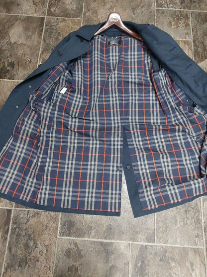 Men's Size M Burberry Navy Trench Coat Featuring Check Lining