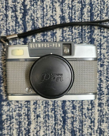 OLYMPUS PEN EE Compact Film Camera