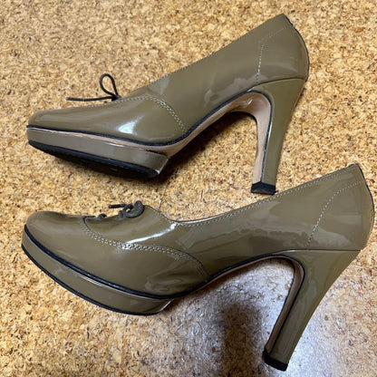 Rare Repetto Enamel Beige Olive Green Lace-Up Heels Shoes Size 38 US 7-7.5