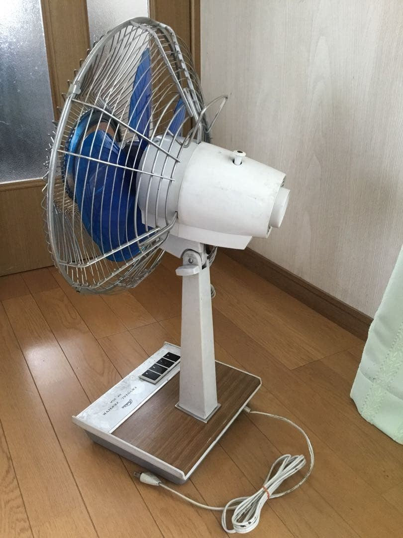 Retro Toshiba fan, antique, in working condition.