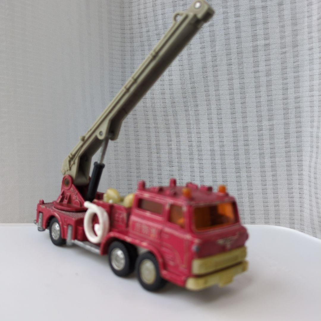 Rare Tomica Dandy Hino Snorkel Fire Truck 1/82 Scale Made in Japan