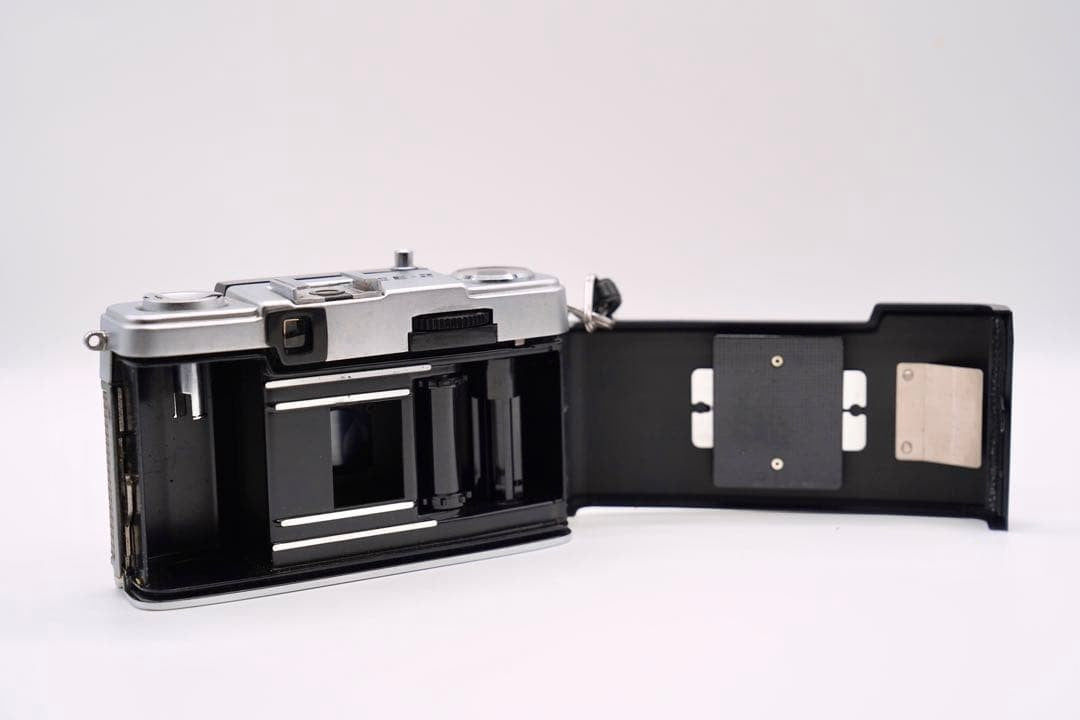 OLYMPUS PEN EE-2 Half-Frame Film Camera