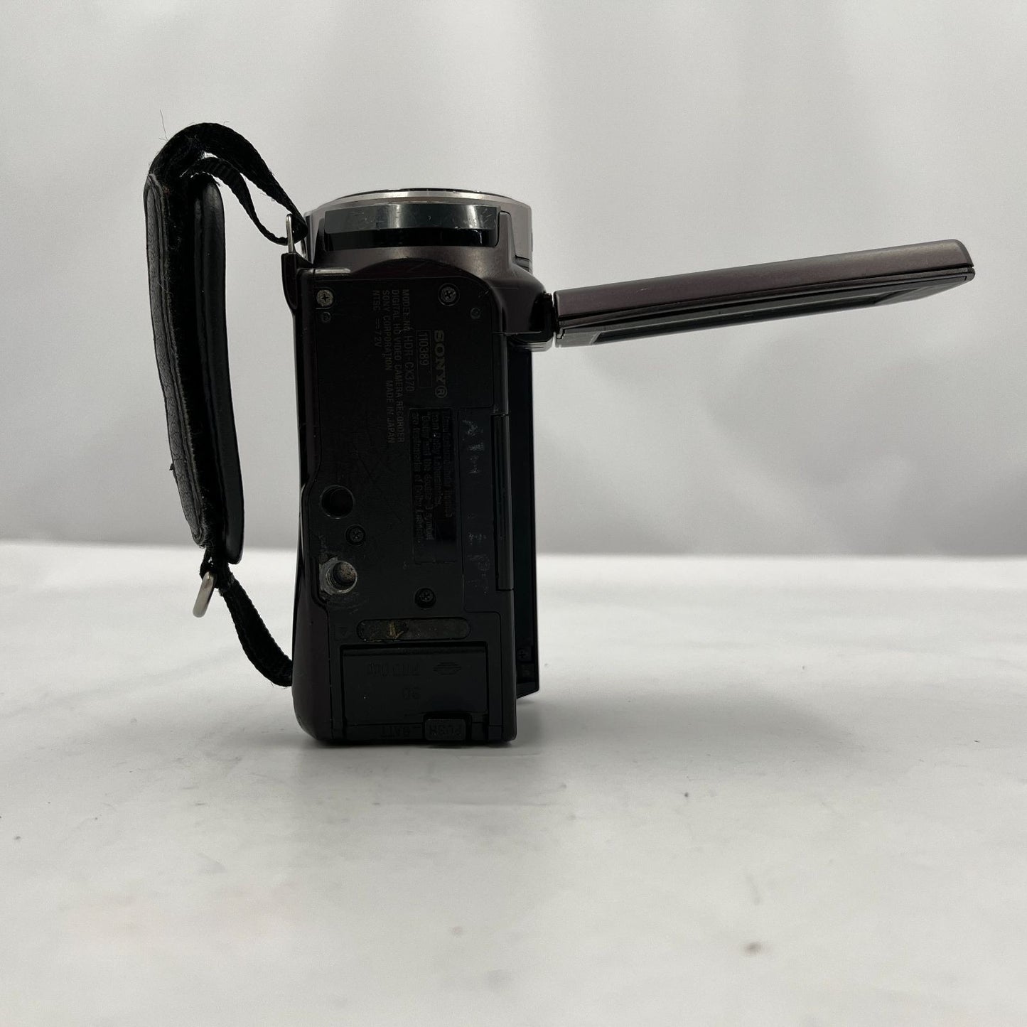 Used SONY HDR-CX370V digital video camera (not tested).