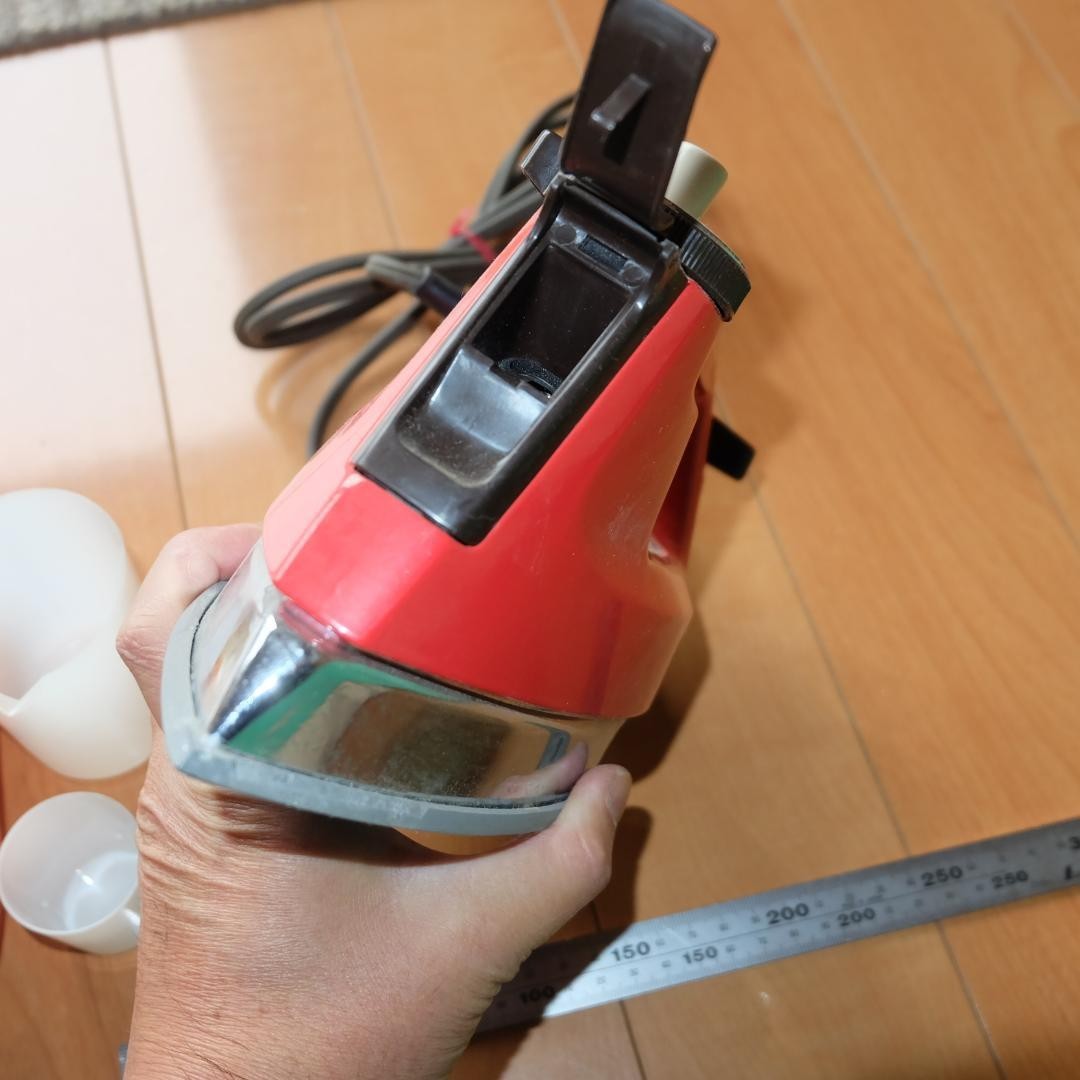 National (Matsushita Electric) Steam Iron NI-700SF - Retro Home Appliance