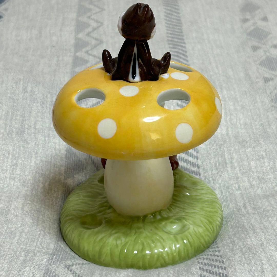 Disney Chip and Dale Mushroom Toothbrush Pen Stand Ceramic Collectible