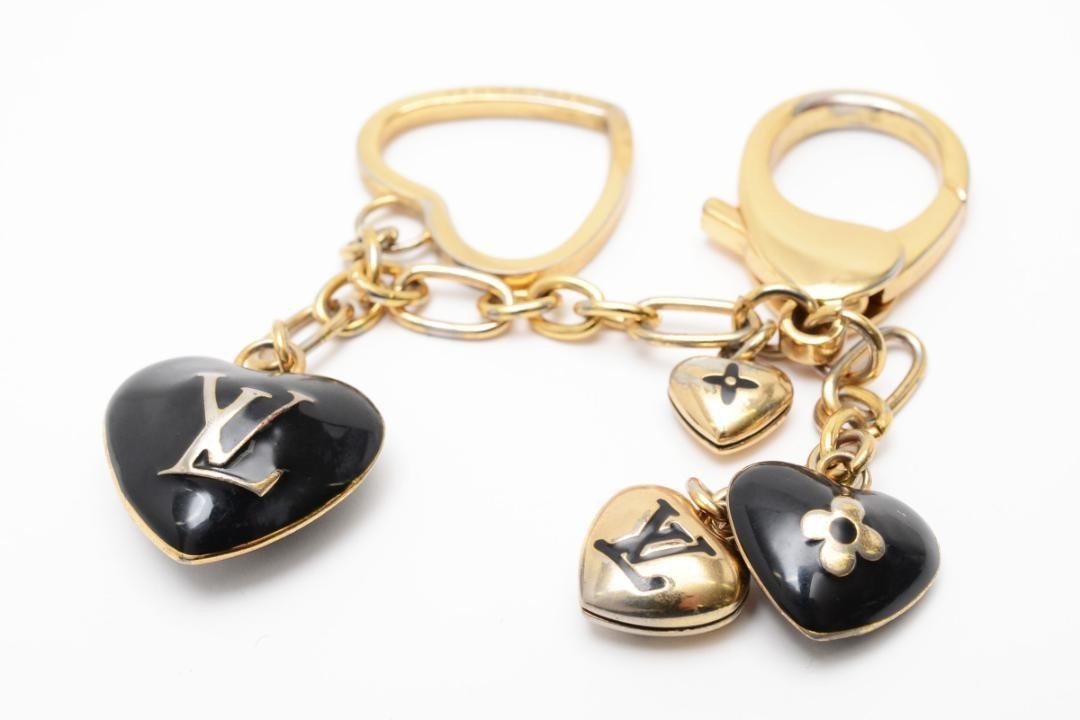 Authentic Louis Vuitton Bijoux Sac Cool Heart Charm Amaranth Key ring M65757
