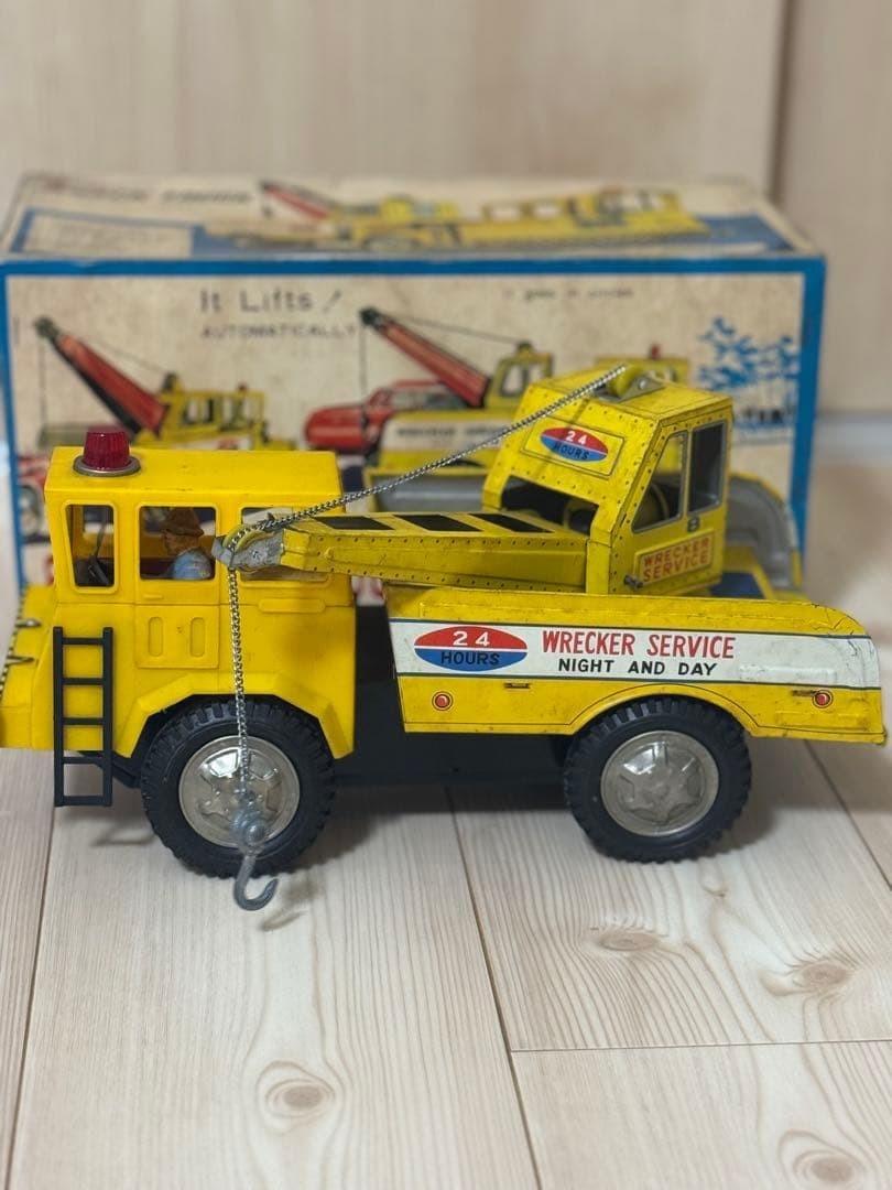 Bandai Wrecker Truck 8 SERIES WRECK TRUCK Battery-Operated with Box