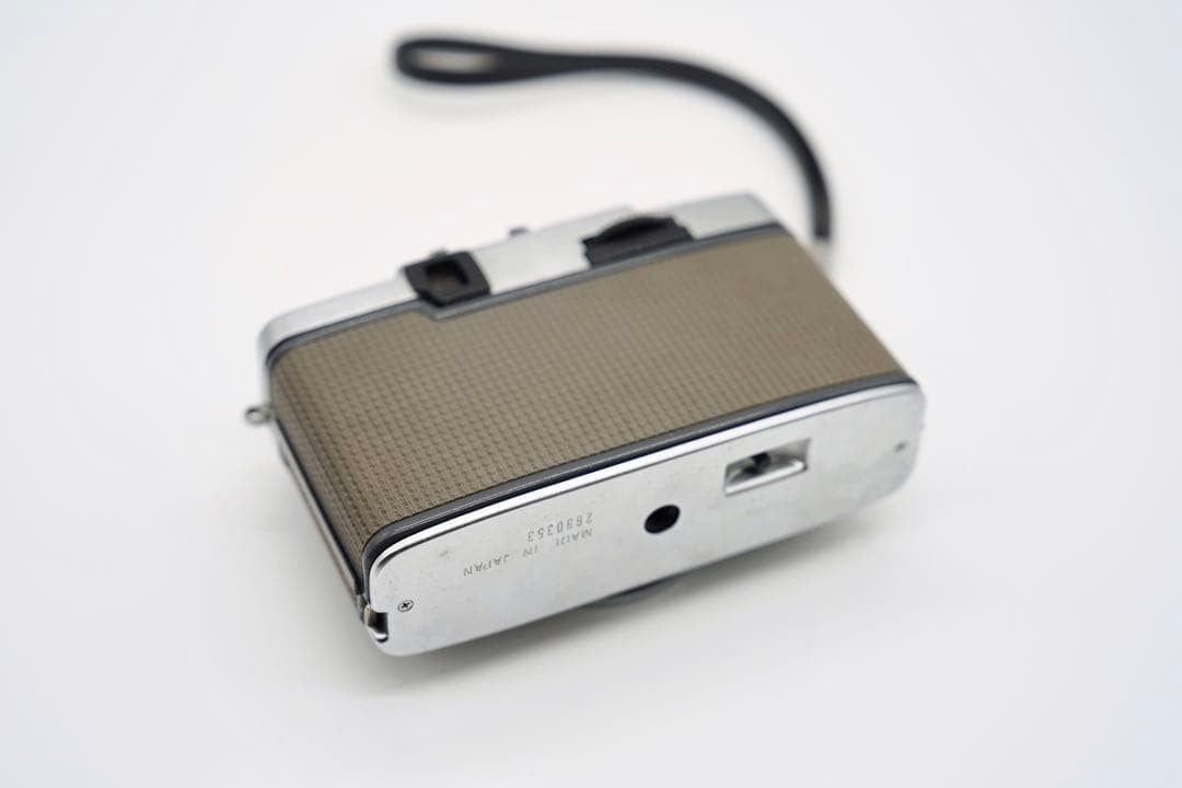 OLYMPUS PEN EE-2 Half-Frame Film Camera