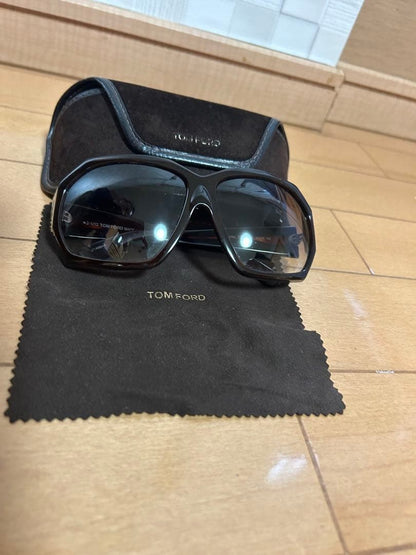 Tom Ford Sunglasses Stylish Women's Eyewear from Hawaii with Case and Cloth