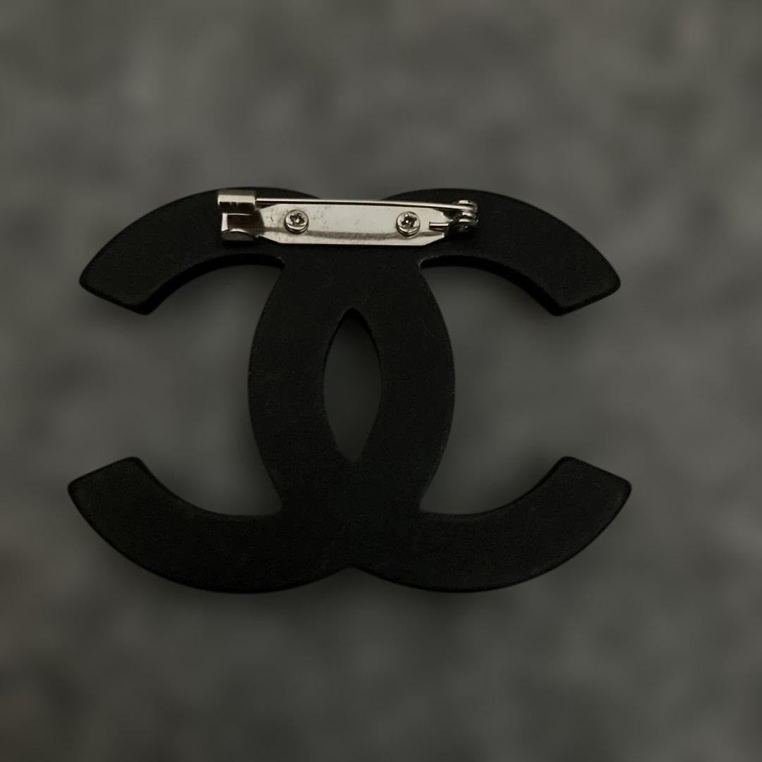 Chanel Brooch Pearl Black Celebrity Pendant 4.5x6.5cm Non-Resale