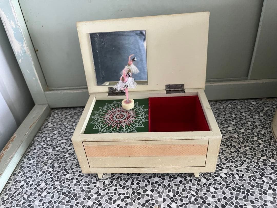Showa Retro Ballerina Music Box