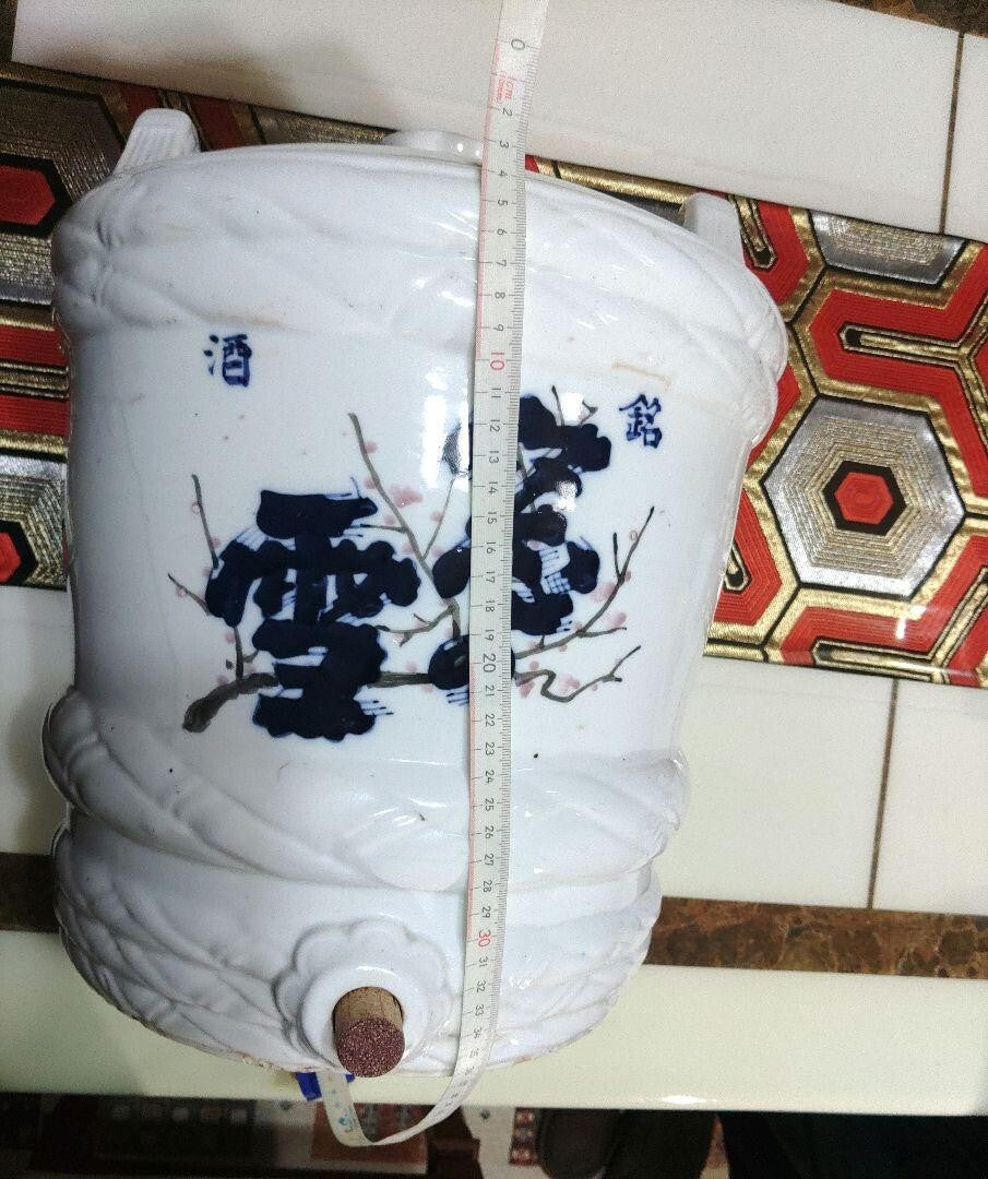 One-tonne barrel, porcelain sake barrel, window snow, Showa retro