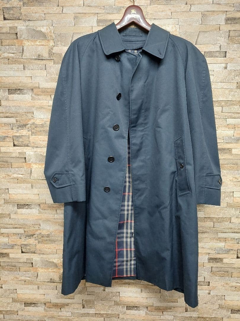 Men's Size M Burberry Navy Trench Coat Featuring Check Lining