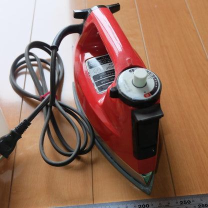 National (Matsushita Electric) Steam Iron NI-700SF - Retro Home Appliance