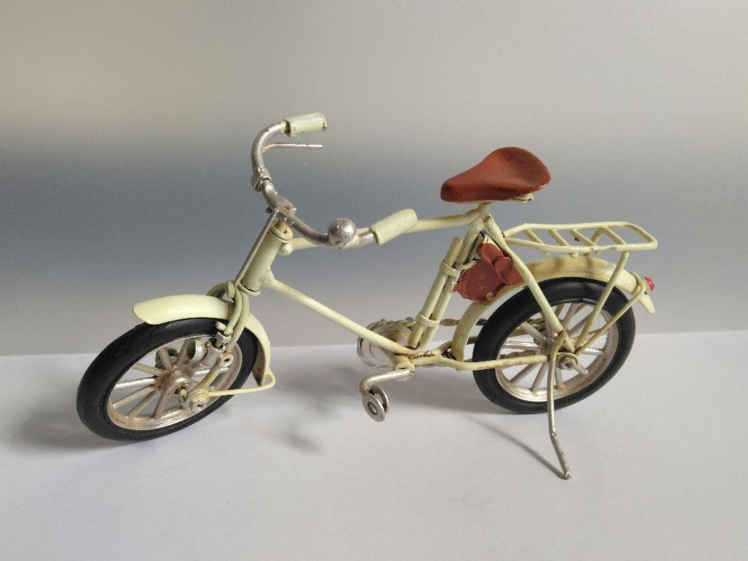 Retro vintage-style bicycle ornament