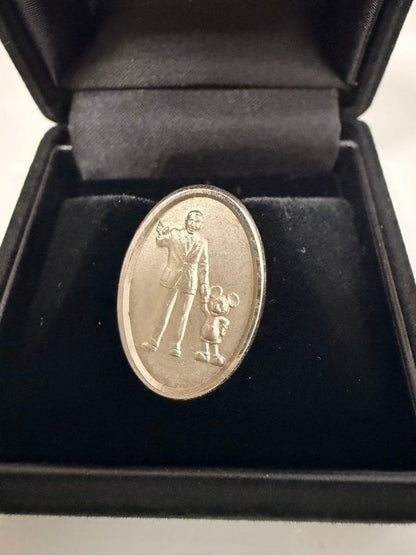 Spirit Award Pin Tokyo Disney Resort Cast Member Rare Used From Japan