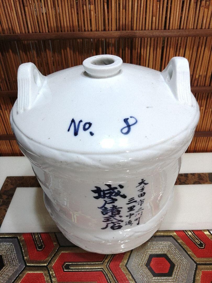 One-tonne barrel, porcelain sake barrel, window snow, Showa retro