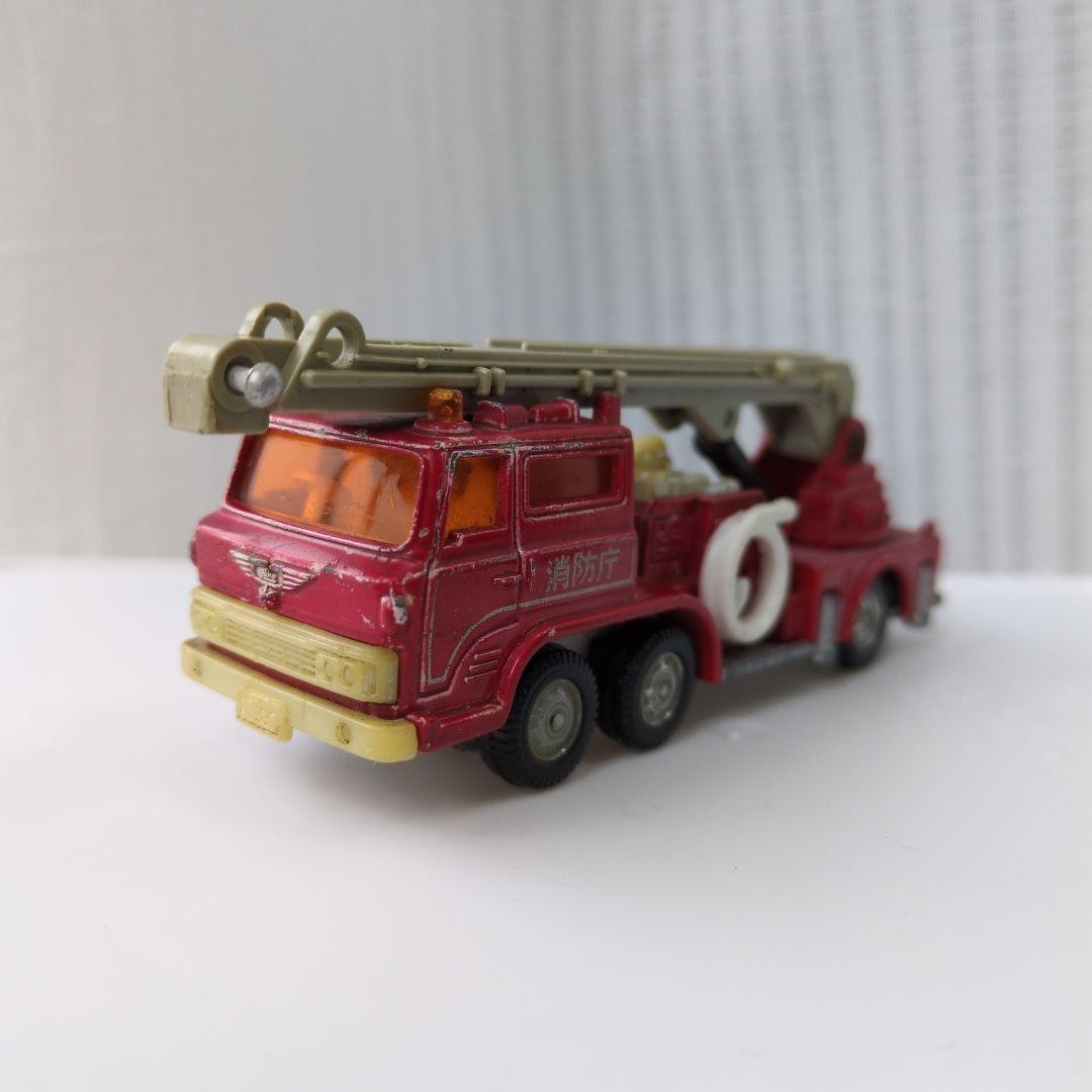 Rare Tomica Dandy Hino Snorkel Fire Truck 1/82 Scale Made in Japan