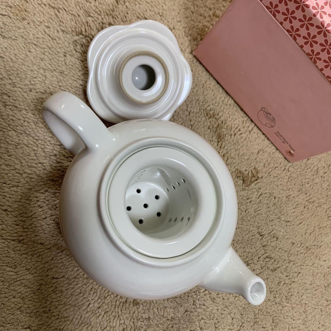 Le Creuset Small Flower Teapot with Infuser 22 oz 0.6L Powder Pink Stoneware