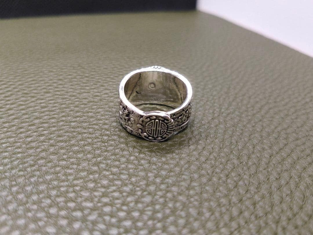 Antique-style blue cat's eye ring, silver, engraved.