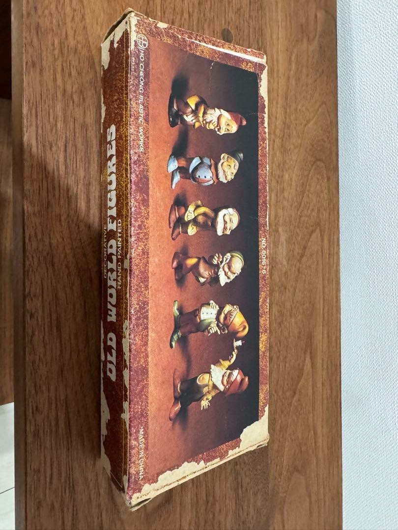 OLD WORLD FIGURES 6-Piece Figure Set