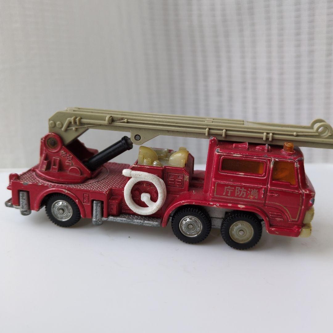 Rare Tomica Dandy Hino Snorkel Fire Truck 1/82 Scale Made in Japan