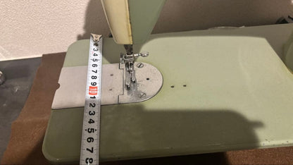 [For display] Retro sewing machine National