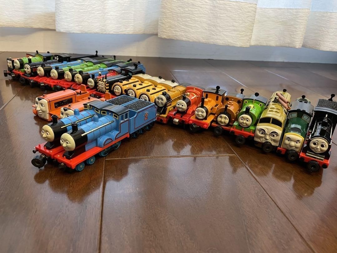 Thomas & Friends Die-Cast Train Set 24-Pack with Collectible Engines Collection