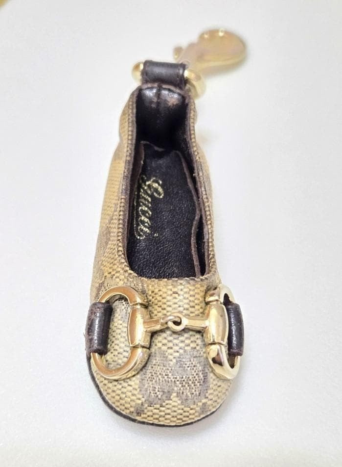 GUCCI GG Leather Strap Shoes Key Holder Rare Bag charm Fashion Accessories F169