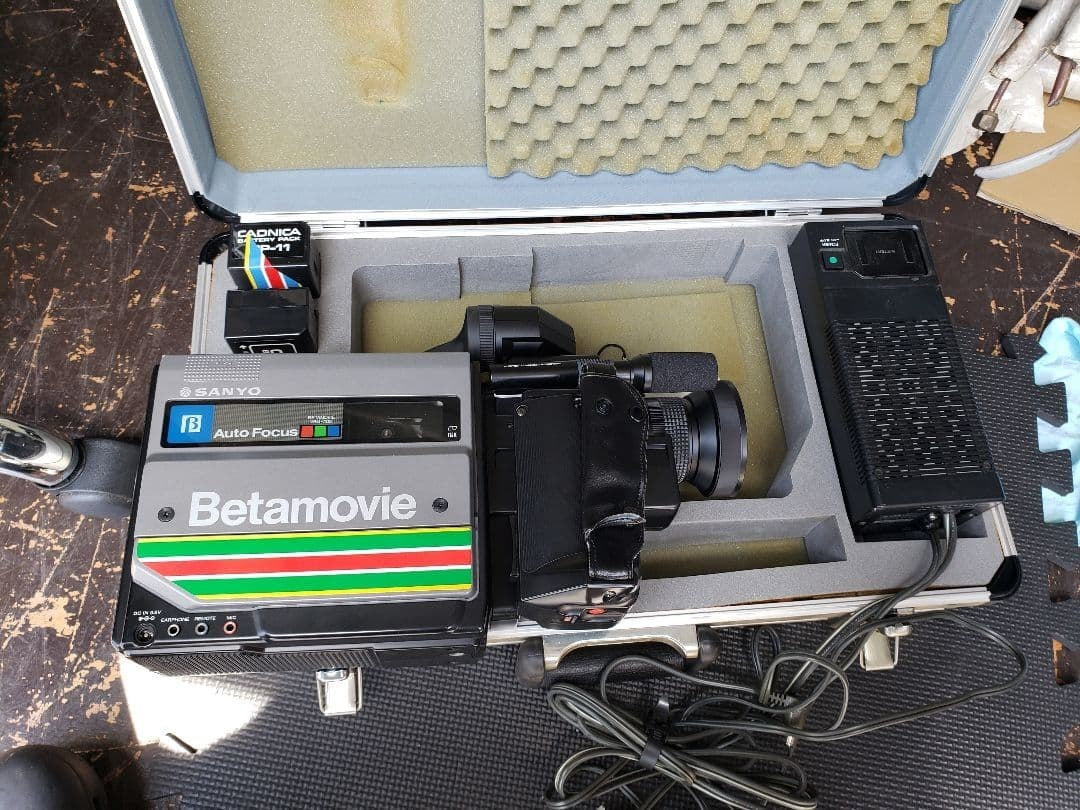 Beta Version Sanyo VBM-200 with Case Showa Retro