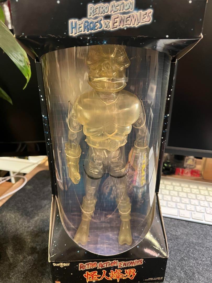 Retro Action Heroes vs Enemies: Monster Bee Man Limited Edition