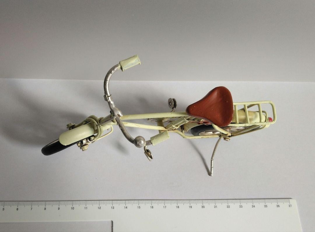 Retro vintage-style bicycle ornament