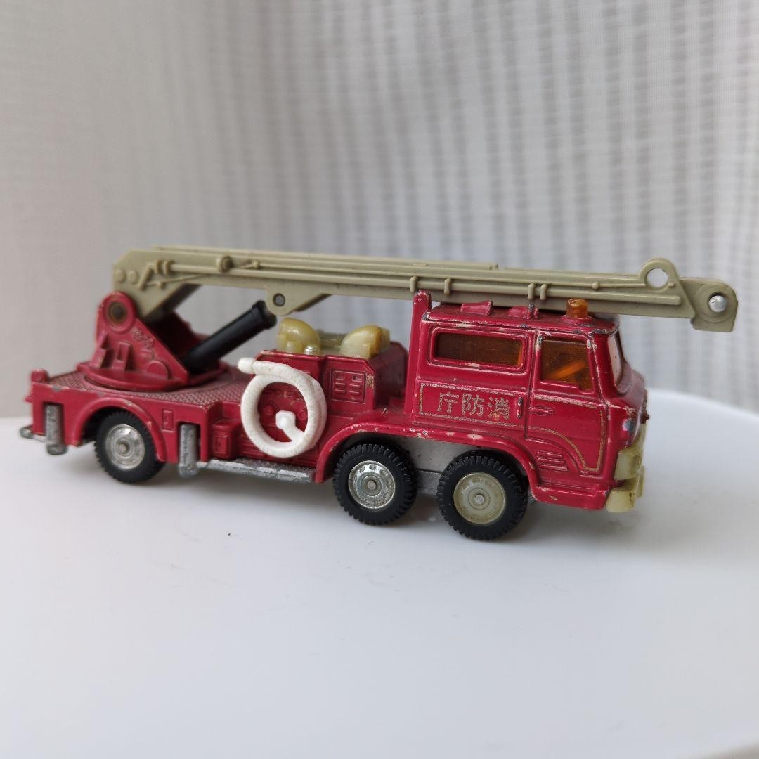 Rare Tomica Dandy Hino Snorkel Fire Truck 1/82 Scale Made in Japan