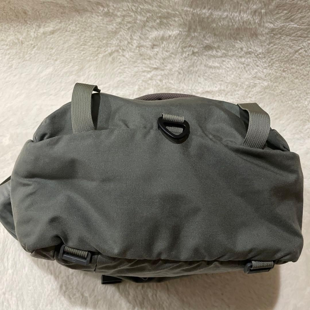 MYSTERY RANCH Invader Messenger Bag Rare Discontinued Shoulder Body Bag Used