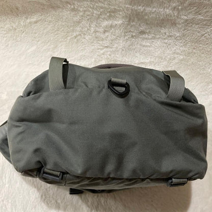 MYSTERY RANCH Invader Messenger Bag Rare Discontinued Shoulder Body Bag Used