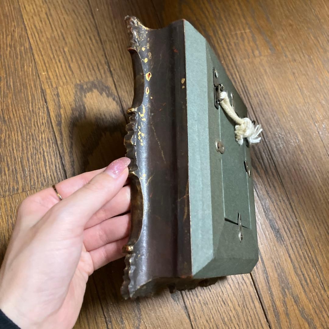 Kan'ichi Matsuoka, Glass Painting: Beautiful Woman with Gold Background